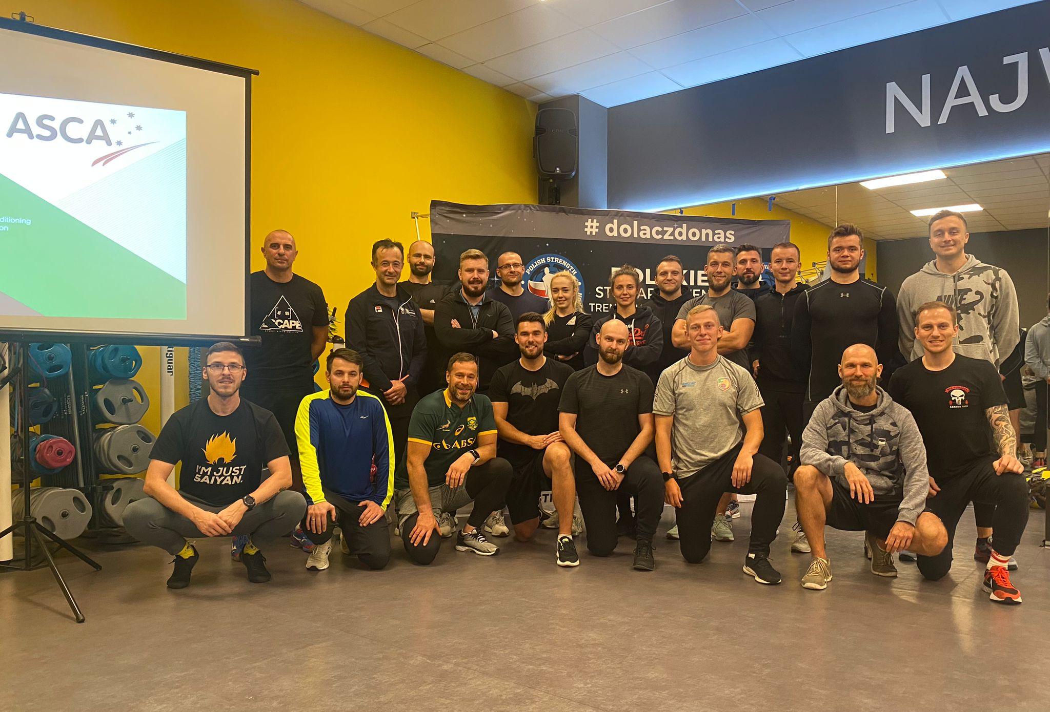 Uczestnicy szkolenia przygotowania motorycznego podczas spotkania grupowego